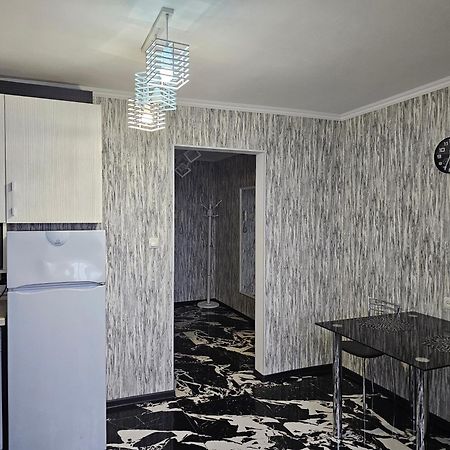 Black And White Apartment Chisinau Bagian luar foto