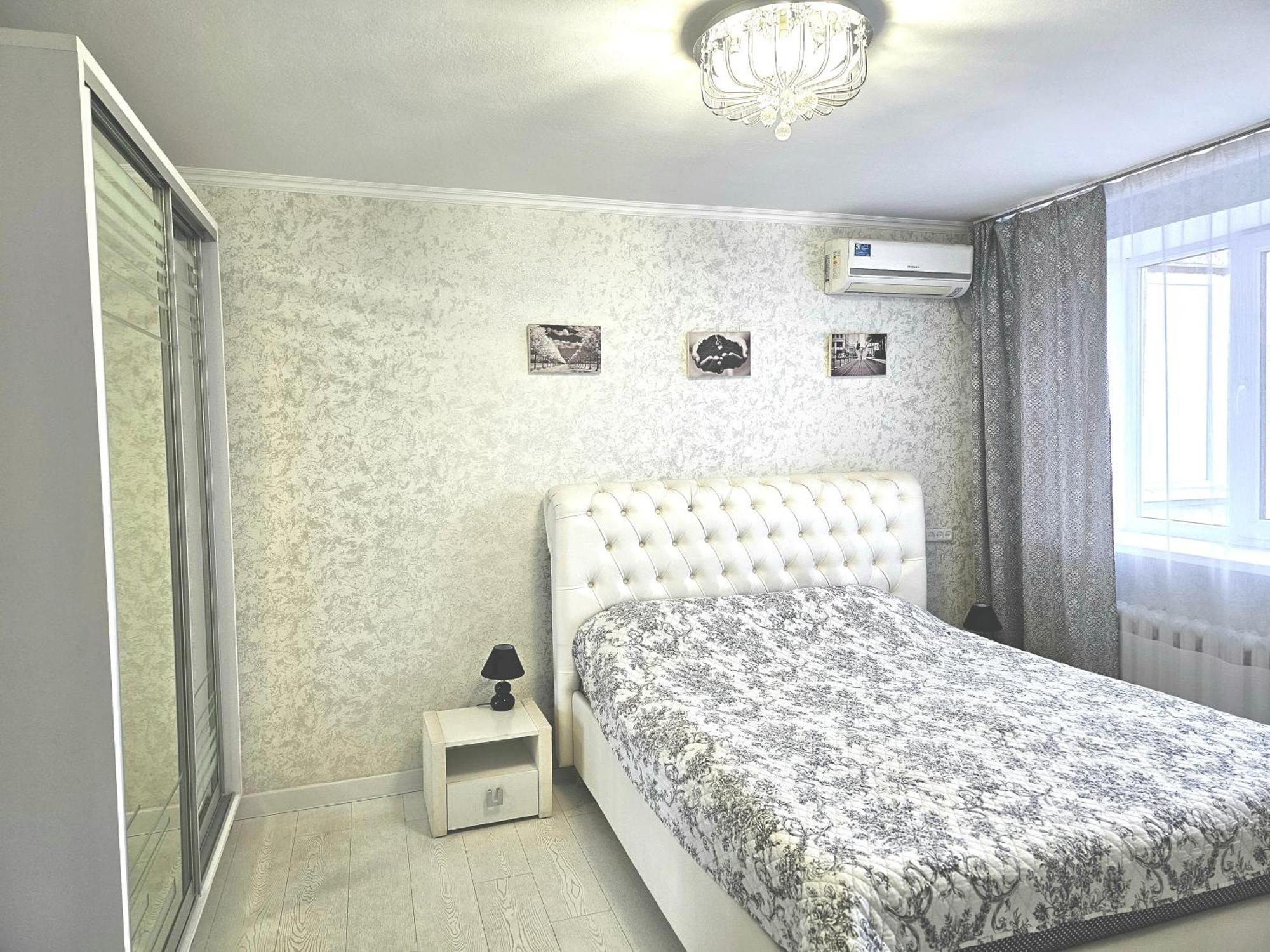 Black And White Apartment Chisinau Bagian luar foto