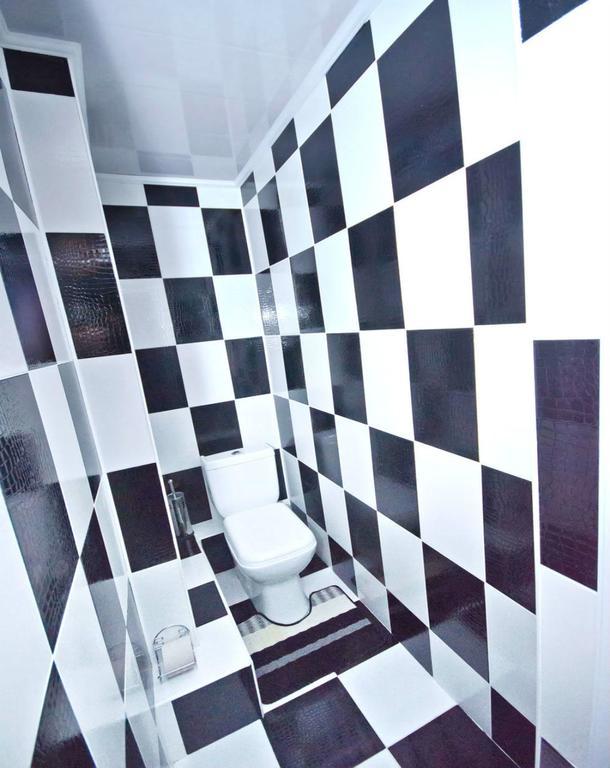 Black And White Apartment Chisinau Bagian luar foto